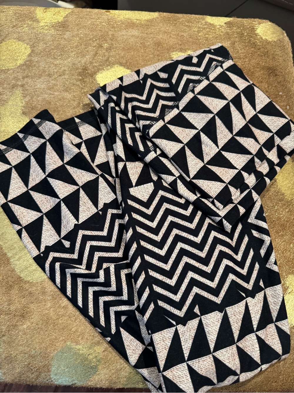 Niyama Sol Black and Cream Geometric Leggings